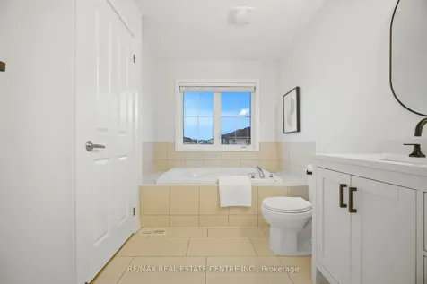 40 Sherway Street Hamilton ON L8J 0J3