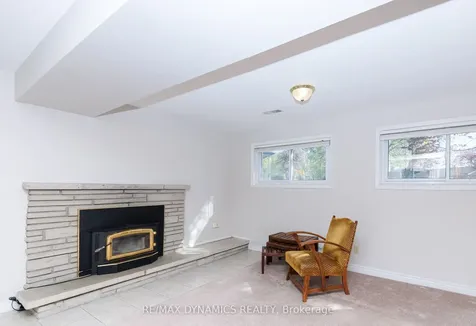 51 Karen Crescent Welland ON L3C 2Y7