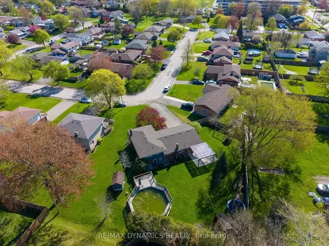 51 Karen Crescent Welland ON L3C 2Y7