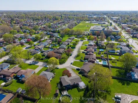 51 Karen Crescent Welland ON L3C 2Y7