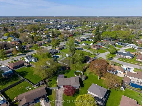 51 Karen Crescent Welland ON L3C 2Y7