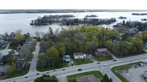 11A Centre Street N Brockville ON K6V 5S6