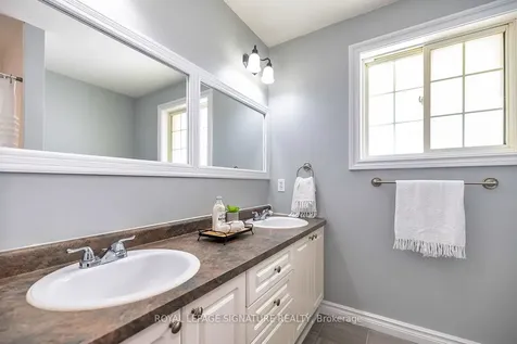 23 Faraday Gardens Belleville ON K8P 5J5