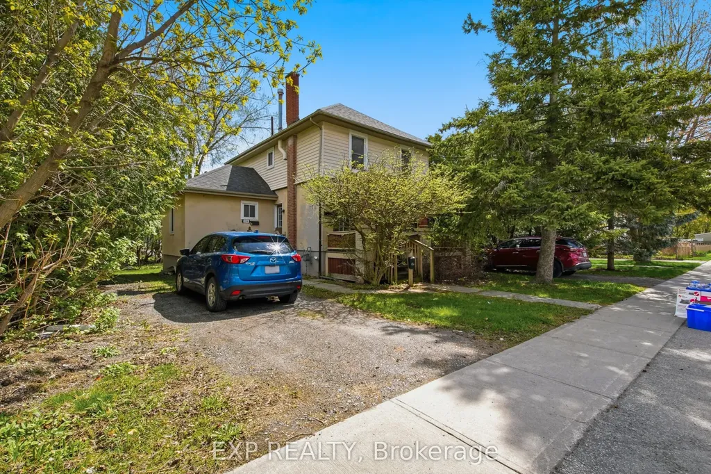 33 Burton Street Belleville ON K8P 1E5