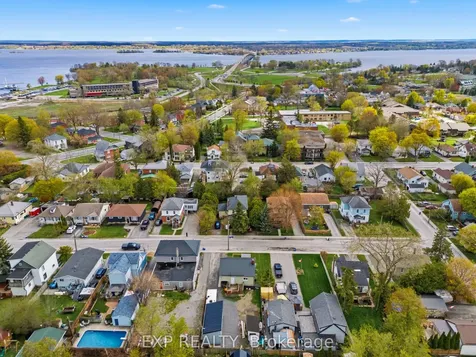 33 Burton Street Belleville ON K8P 1E5