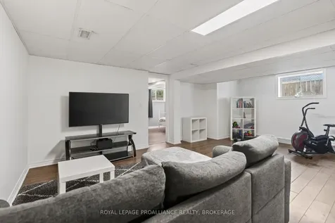 459 Maureen Street Kingston ON K7K 7M1