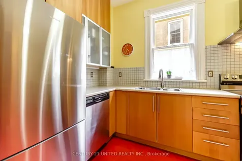 585 Homewood Avenue Peterborough ON K9H 2N4