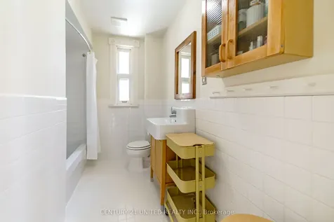 585 Homewood Avenue Peterborough ON K9H 2N4