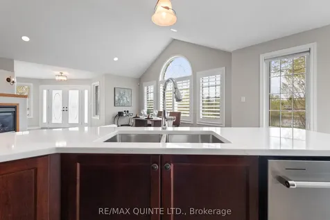 2 Applecrest Lane Quinte West ON K8V 5P4