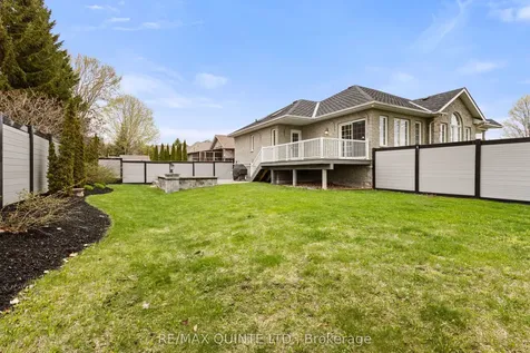 2 Applecrest Lane Quinte West ON K8V 5P4