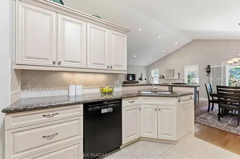 14 Nicholas Drive St. Catharines ON L2S 4C2