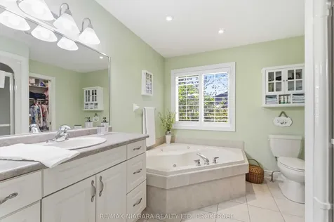 14 Nicholas Drive St. Catharines ON L2S 4C2