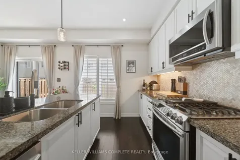 21 Madonna Drive Hamilton ON L9B 0H1