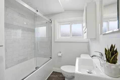 114 Luscombe Street Hamilton ON L9A 2K1