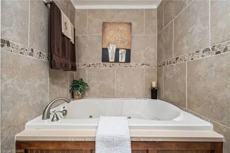 131 Grandview Hilltop Drive Huntsville ON P1H 2J5