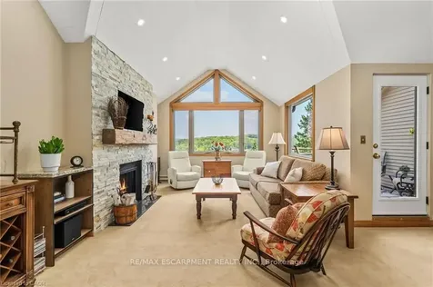 131 Grandview Hilltop Drive Huntsville ON P1H 2J5