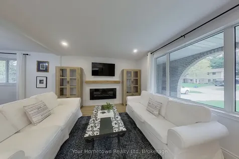 14 Braeside Street Centre Wellington ON N1M 2Y8