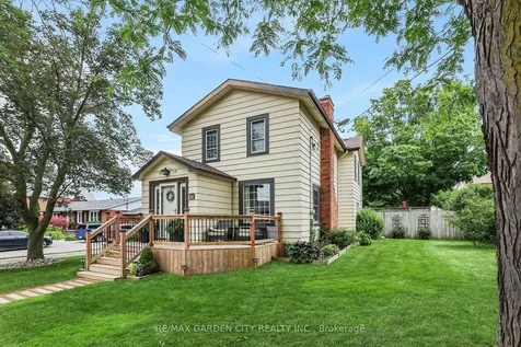 10 Maple Avenue Grimsby ON L3M 3B6