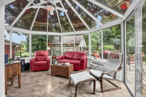 10 Maple Avenue Grimsby ON L3M 3B6