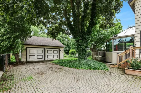 10 Maple Avenue Grimsby ON L3M 3B6