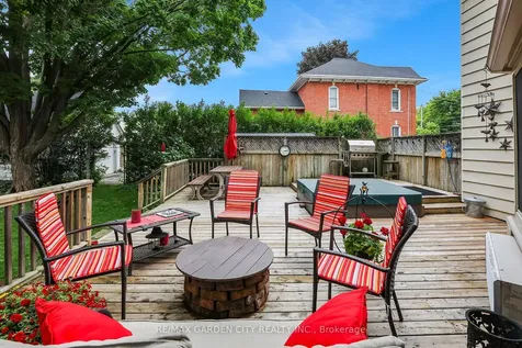 10 Maple Avenue Grimsby ON L3M 3B6
