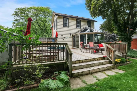 10 Maple Avenue Grimsby ON L3M 3B6