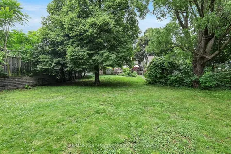 10 Maple Avenue Grimsby ON L3M 3B6