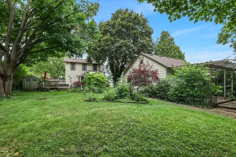 10 Maple Avenue Grimsby ON L3M 3B6