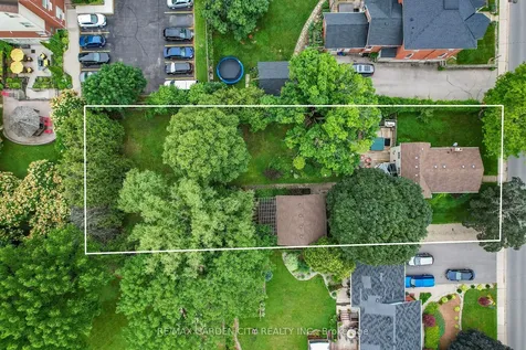10 Maple Avenue Grimsby ON L3M 3B6