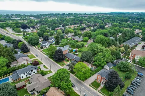 10 Maple Avenue Grimsby ON L3M 3B6
