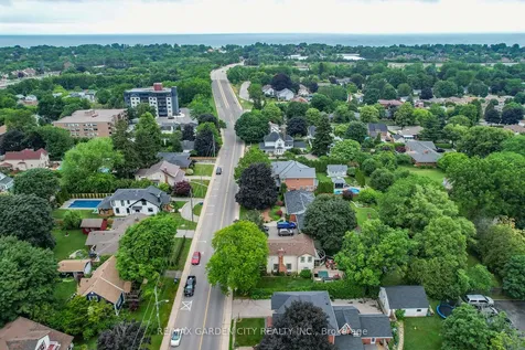10 Maple Avenue Grimsby ON L3M 3B6