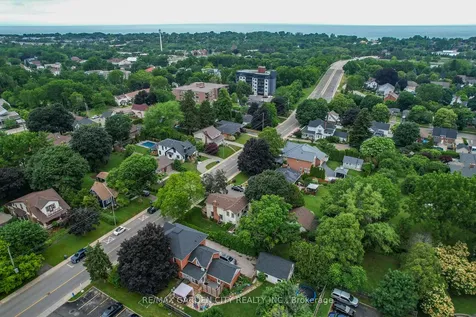 10 Maple Avenue Grimsby ON L3M 3B6
