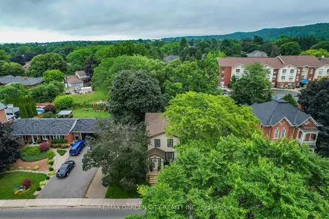 10 Maple Avenue Grimsby ON L3M 3B6