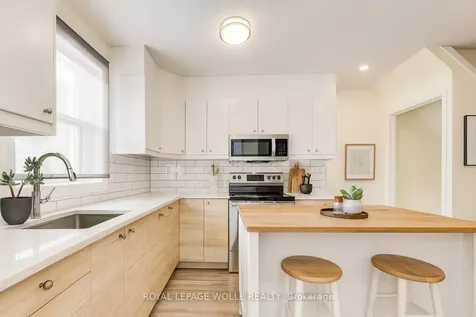 284 Westcourt Place Waterloo ON N2L 2R7