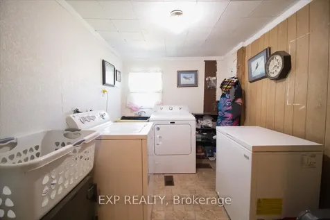 252 Queen Street Chatham-kent ON N0P 1T0