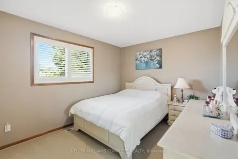 32 Highbury Drive Hamilton ON L8J 2T4