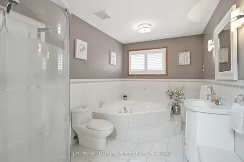 32 Highbury Drive Hamilton ON L8J 2T4
