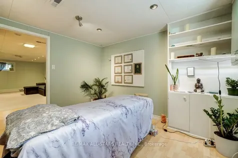 111 Adelaide Street N Kawartha Lakes ON K9V 4L8