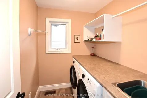 428 Raymond Street Peterborough ON K9L 1R2