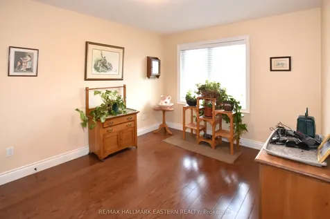 428 Raymond Street Peterborough ON K9L 1R2