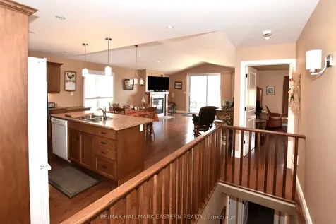 428 Raymond Street Peterborough ON K9L 1R2