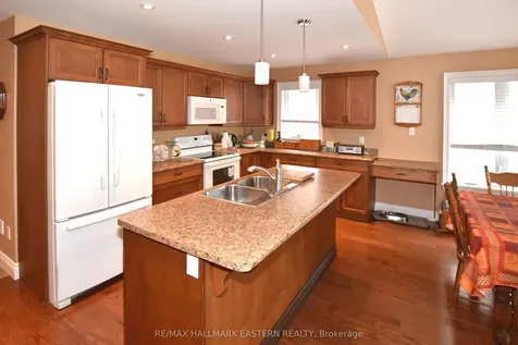 428 Raymond Street Peterborough ON K9L 1R2