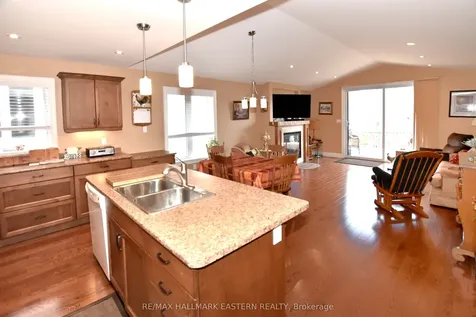 428 Raymond Street Peterborough ON K9L 1R2