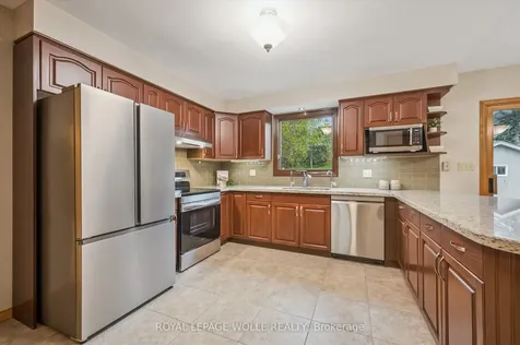 82 Corfield Drive Kitchener ON N2A 3W9