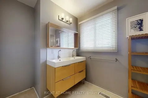 62 Como Place Hamilton ON L9B 1Y4