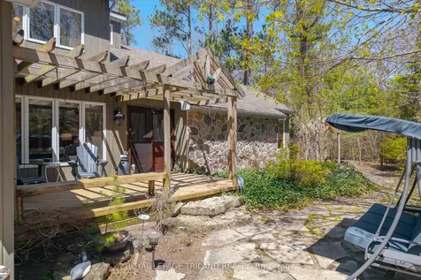 10441 Pinetree Drive Lambton Shores ON N0M 1T0