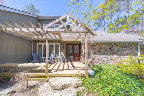 10441 Pinetree Drive Lambton Shores ON N0M 1T0