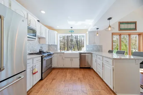 10441 Pinetree Drive Lambton Shores ON N0M 1T0