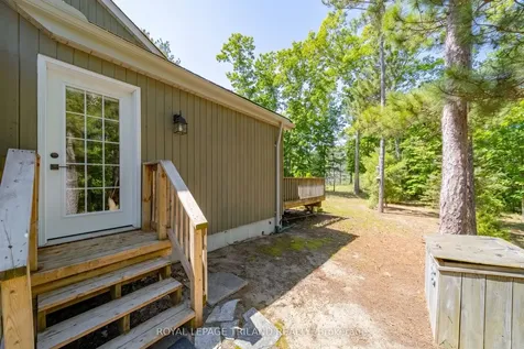 10441 Pinetree Drive Lambton Shores ON N0M 1T0