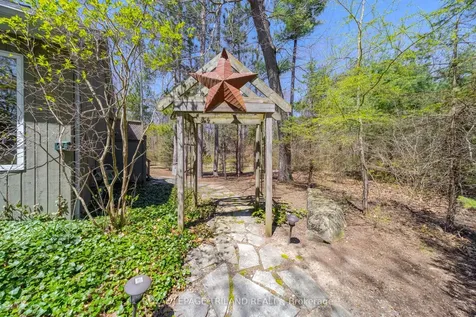 10441 Pinetree Drive Lambton Shores ON N0M 1T0